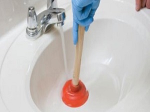 Tıkanan lavabonun çözümü: Kabartma tozu