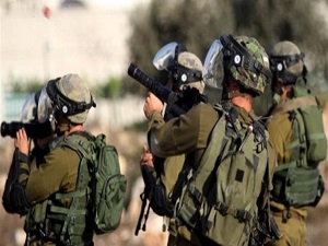 İsrail Filistinli gençlere saldırdı