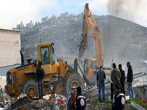 İsrail 3 Filistinlinin evini yıktı