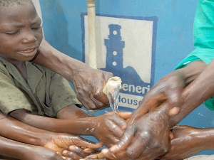 Afrika’ya 3 adet Su Kuyusu ve Filistinli Yetimlere Destek