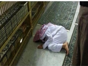 Mescid-i Nebevi'de secdede can verdi