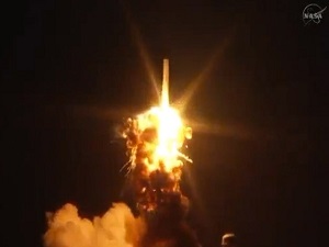 NASA'nın insansız uzay roketi havada infilak etti