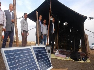 Göçer çadırlarına ışık doğdu