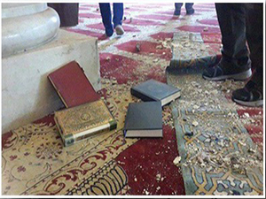 İsrail askerleri postallarıyla Mescid-i Aksa'ya girdi