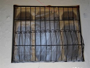 Pencerelere naylonlu önlem