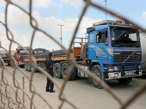 Gazze'ye inşaat malzemelerinin geçişi başladı