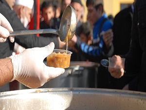 10 bin Suriyeliye aşure dağıtıldı