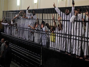 Mısır'da darbe karşıtlarına hapis cezası