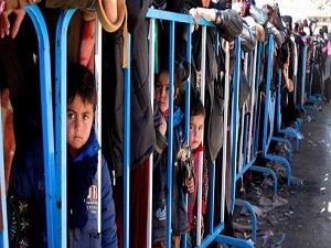 Türkiye'ye sığınan Suriyeliler'e giyim yardımı