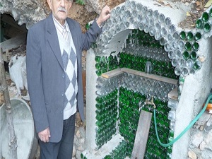 Atık şişelerden çeşme yaptı