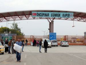 Öncüpınar Sınır Kapısı'ndan Suriyelilerin Giriş- Çıkışları Sürüyor
