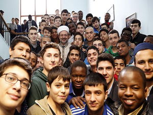 İnsanlık örnek İslam alimlerine muhtaç