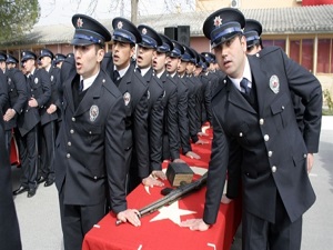 Emniyet'e 30 bin komiser