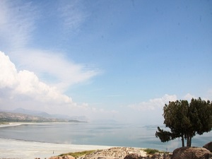 Burdur Gölü çevresinde temizlik çalışması başlatıldı