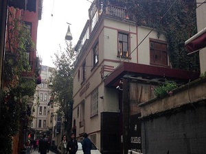 350 yıllık caminin yerinde bugün meyhane ve gece kulübü var