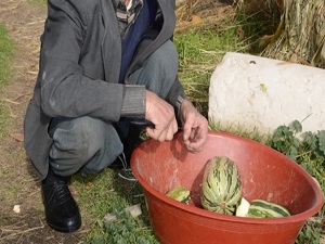 Madenci babasının ayakkabıları yenilendi