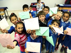 Oyun parkı yapan öğretmenlerini askerde unutmadılar