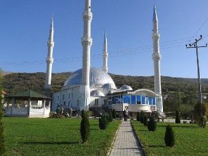 Kosova'nın İlk Dört Minareli Camisi Tamamlandı