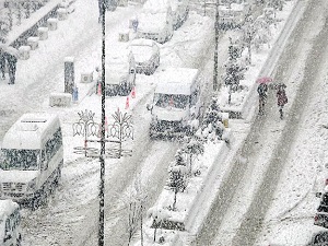 Hakkari'de eğitime kar engeli