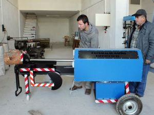 Odun Kesmekten Bıktı, Makine Tasarladı