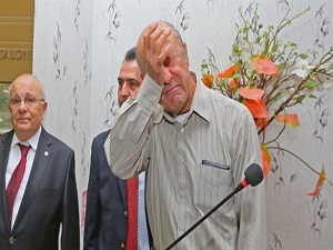 Başörtü düşmanı Prof. son dersinde ağladı