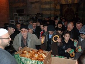 Tokat'ta Sabah Namazı Sonrası Simit İkramı