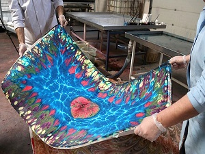 Ebru halıda bir başka güzel duruyor