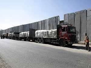 Gazze'ye 10 tır inşaat malzemesi geçti