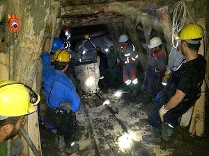 İşçilere ulaşmak için 12 bin 500 ton su boşaltıldı