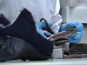 Zehirli ayakkabı fitili ateşledi