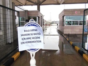 Sağanak Kapıkule’yi kapattı