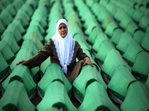 Srebrenitsa Anneleri, ülke ülke gezip anlatıyor