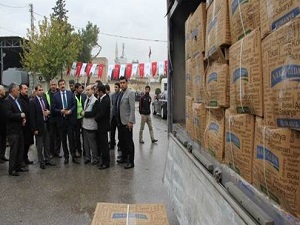 Suriyeli sığınmacılara bir tır gıda yardımı