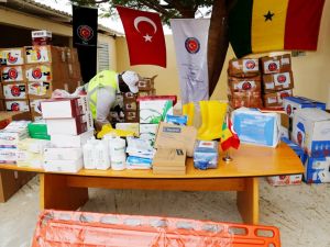 Senegal'e Ebola Salgını ile Mücadelede Tıbbi Malzeme Desteği