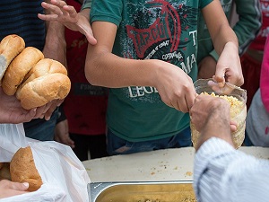 BM Suriyeli mültecilere gıda yardımına yeniden başladı