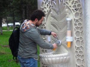 Kampüsteki Çeşmeden, Öğrenciler Sıcak Çorba İçebiliyor