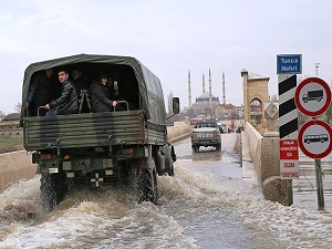 Bulgaristan'daki sel Edirne'yi tehdit ediyor