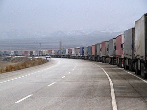 Türk tırlarına 'depo mühür uygulaması' yine ertelendi