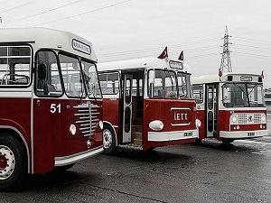 Nostaljik araçlar yeni yılda yollarda