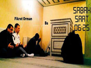 Demba Ba'nın secdesi çocuklara örnek oluyor