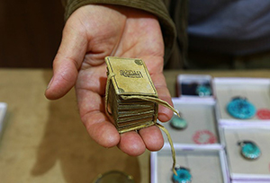 Allah'ın 99 ismini 3 santimetreye sığdırdı