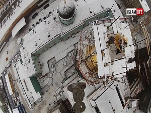 Moskova Camii'nin minaresine alem takıldı