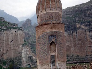 Bin 100 tonluk türbe 250 günde taşınacak