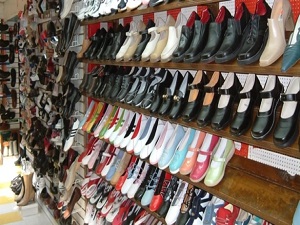 Sağlıksız ayakkabıya rafta denetim