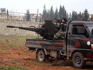 Kuşatma altındaki Halep Esed güçlerine direniyor