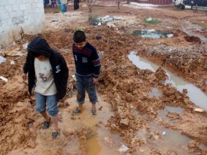 Kamplardaki Suriyeli Çocuklar Soğuk Havanın Pençesinde