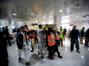 Vahşet! Pakistan'da okula silahlı baskın