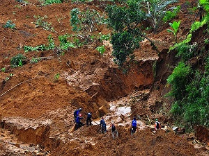 Endonezya'daki heyelanda 79 kişi öldü