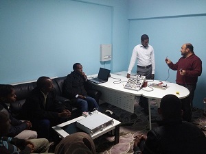 Mogadişhu Üniversitesi Radyosu Personeline Eğitim