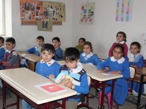 Üniversite Öğrencilerinden Her Çocuk Bir Kitap Kampanyası